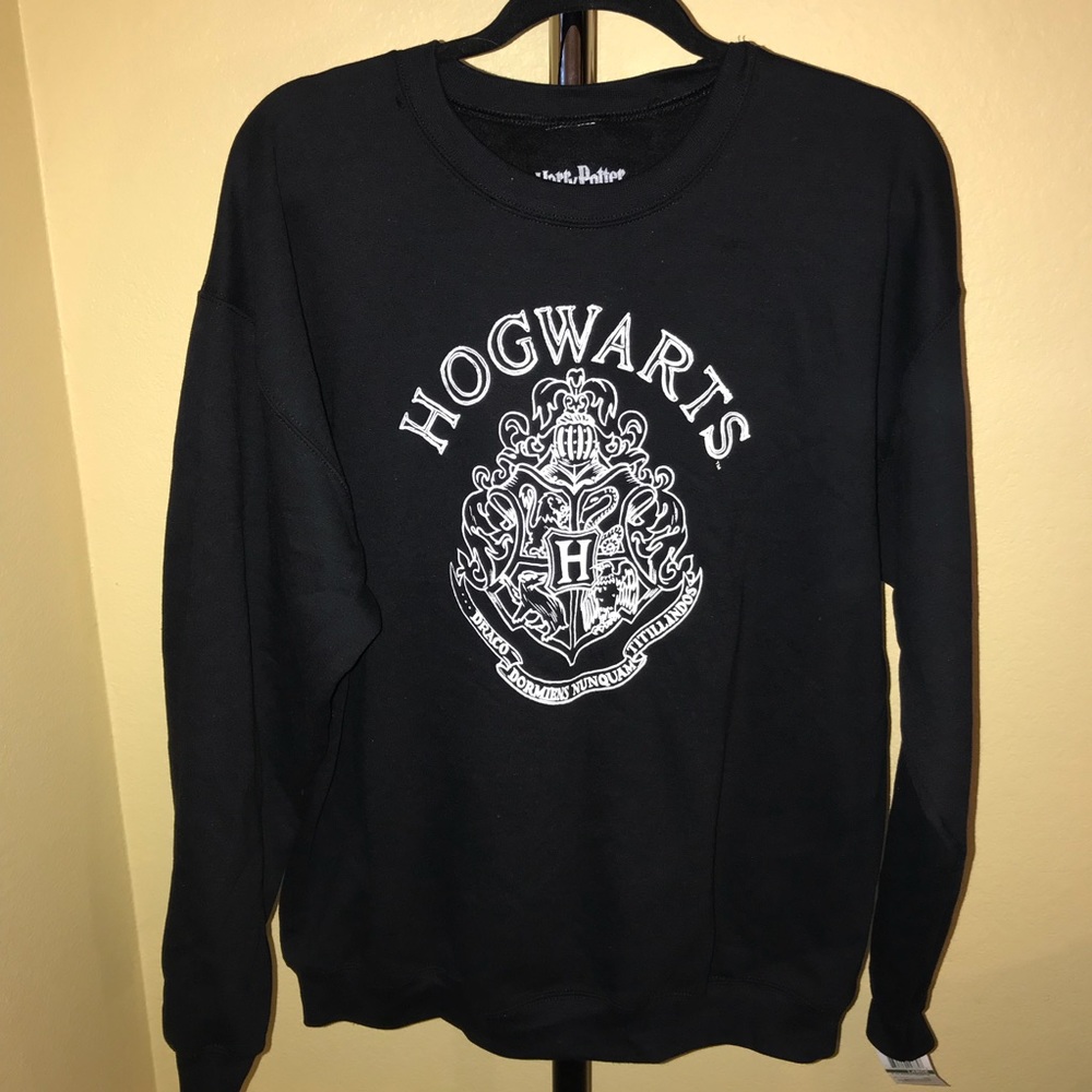 SOLD 🔴 Hogwarts Black sweater - Harry Potter